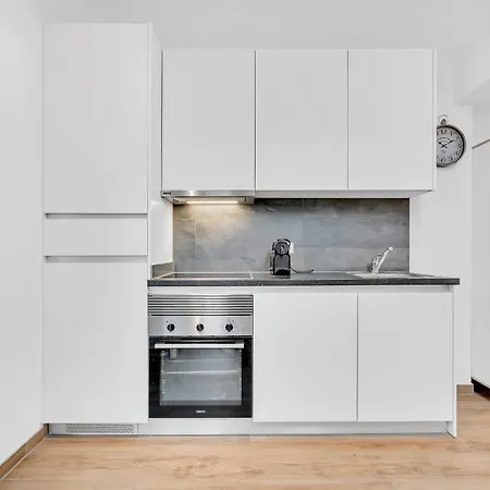 7 - Near Place De Paris *