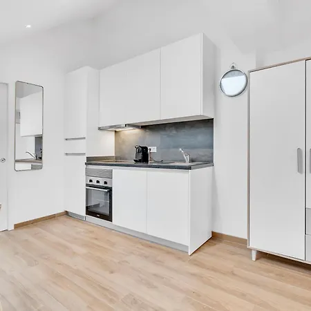 Apartment 7 - Near Place De Paris *
