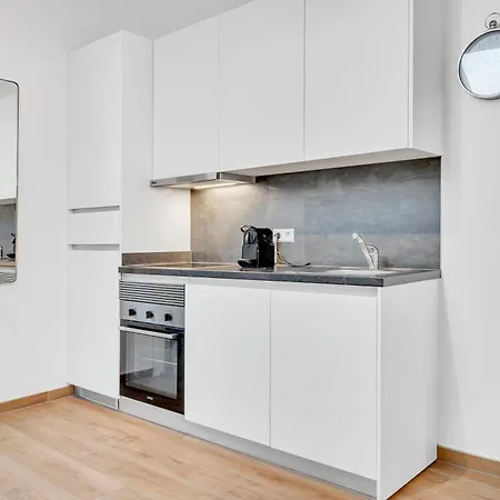 Apartment 7 - Near Place De Paris *